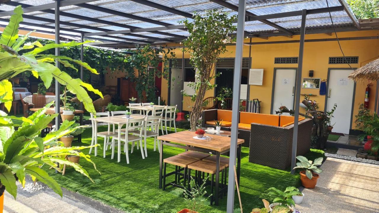 מטאראם Dewi Sri Guesthouse מראה חיצוני תמונה