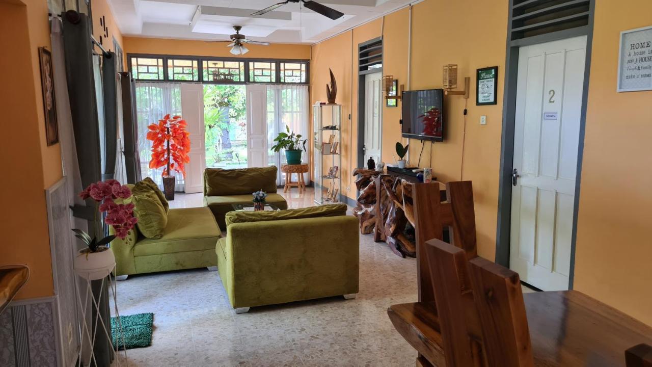 מטאראם Dewi Sri Guesthouse מראה חיצוני תמונה