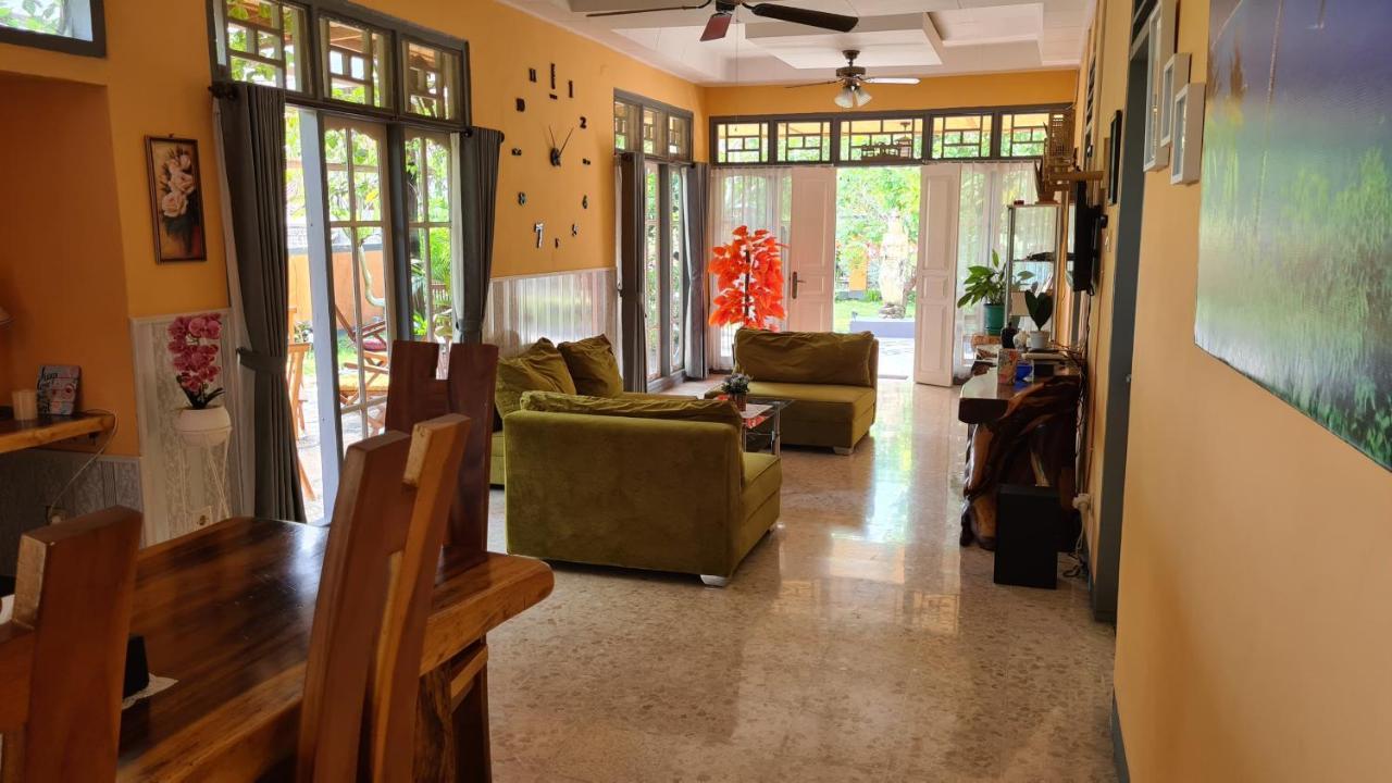 מטאראם Dewi Sri Guesthouse מראה חיצוני תמונה