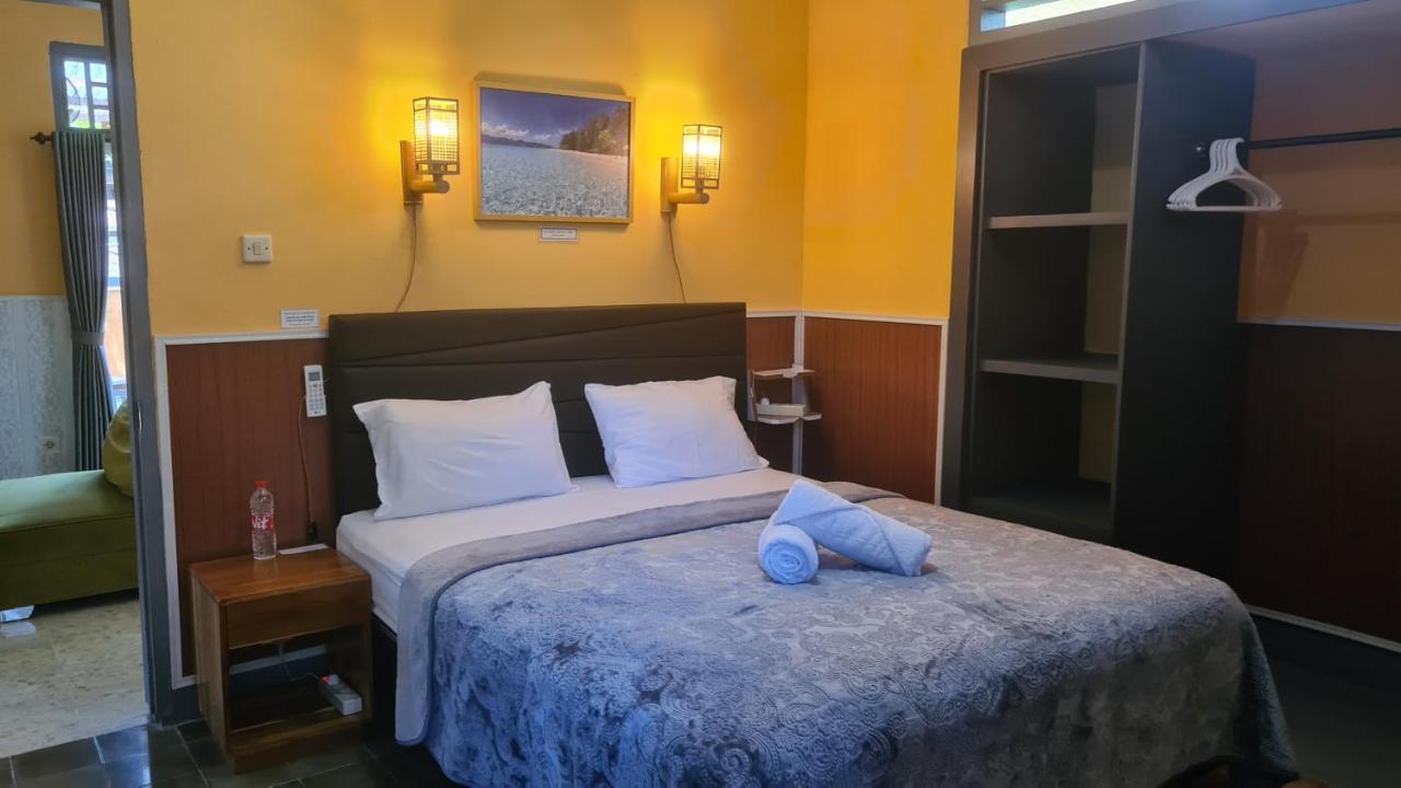 מטאראם Dewi Sri Guesthouse מראה חיצוני תמונה