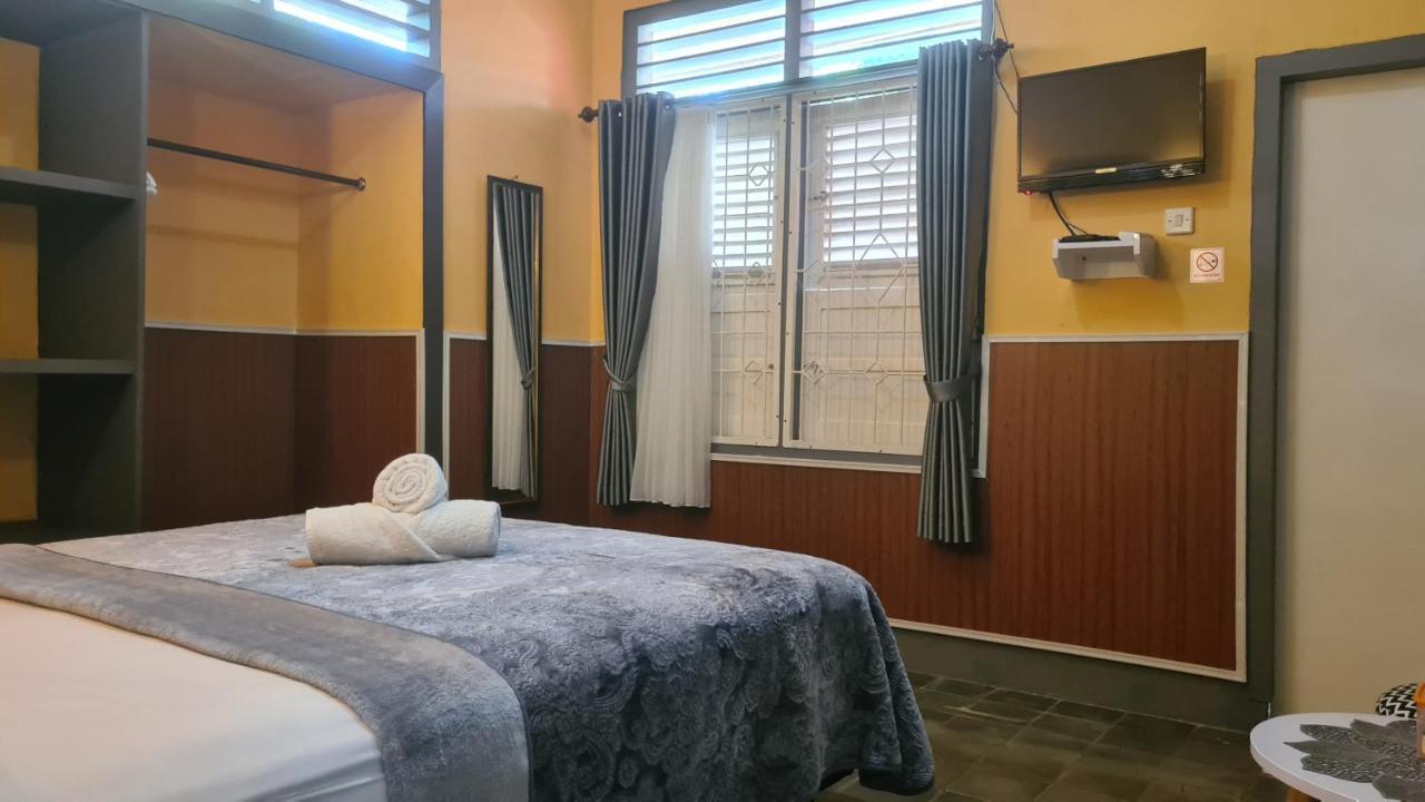 מטאראם Dewi Sri Guesthouse מראה חיצוני תמונה