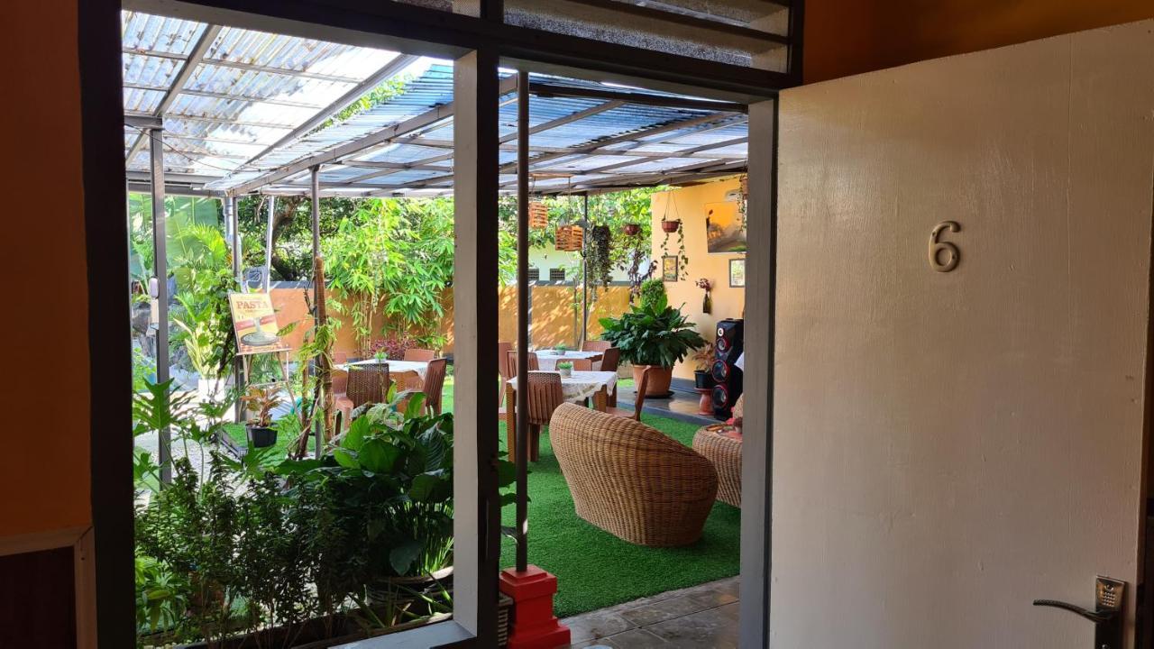 מטאראם Dewi Sri Guesthouse מראה חיצוני תמונה