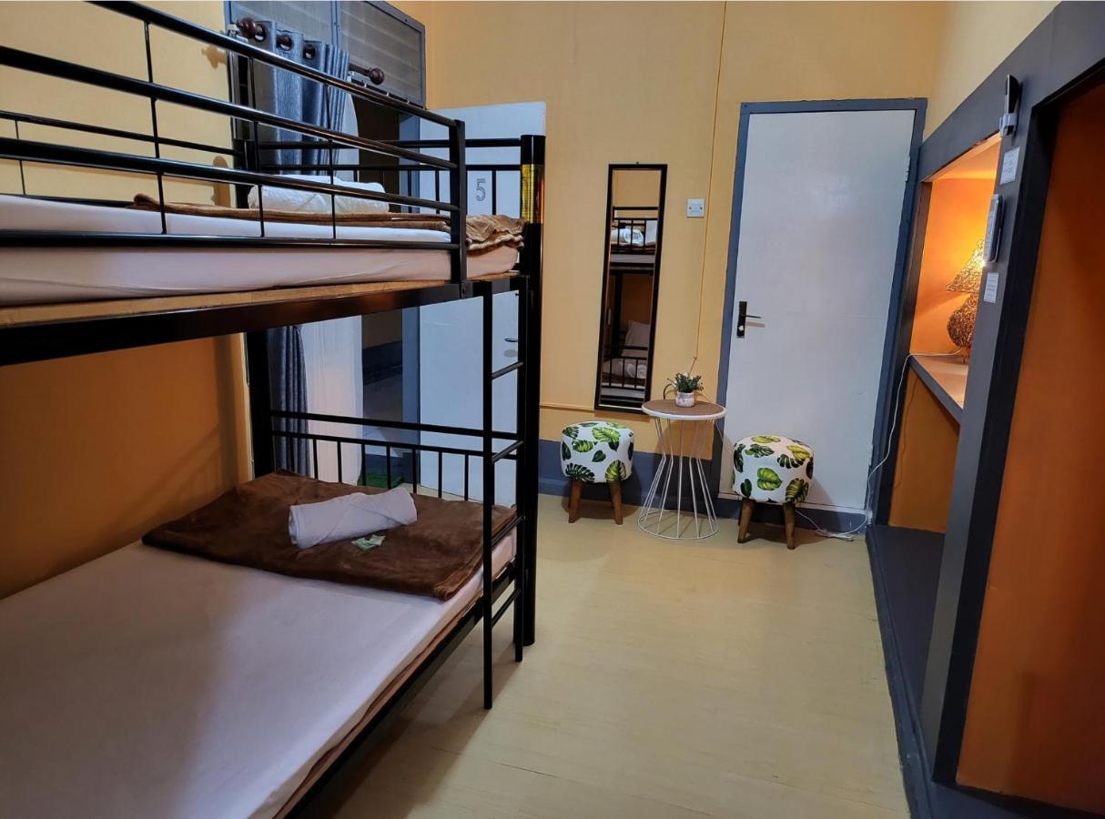 מטאראם Dewi Sri Guesthouse מראה חיצוני תמונה