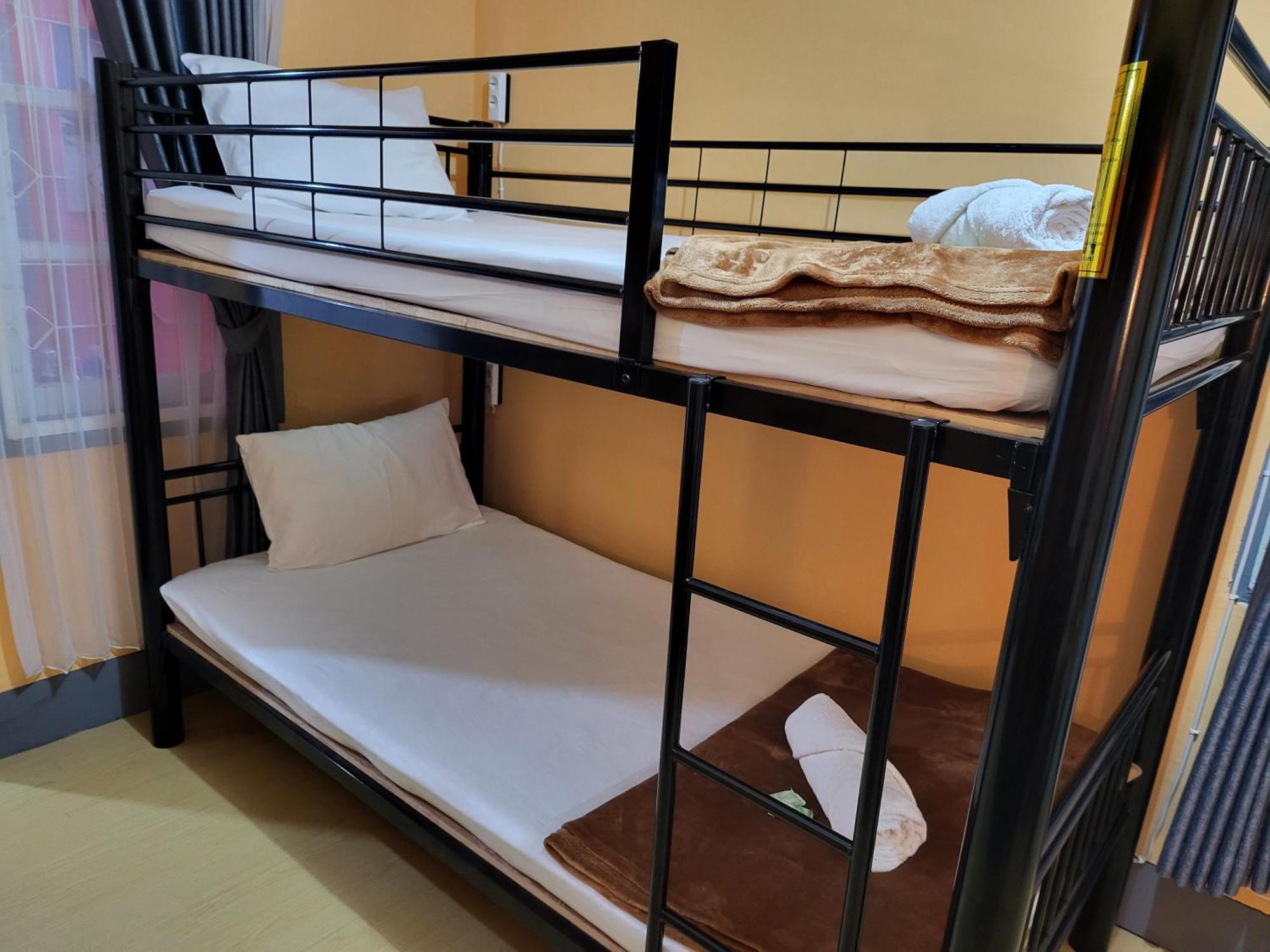 מטאראם Dewi Sri Guesthouse מראה חיצוני תמונה