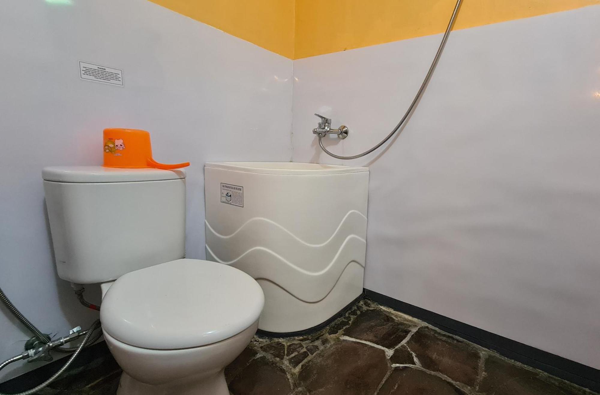 מטאראם Dewi Sri Guesthouse מראה חיצוני תמונה