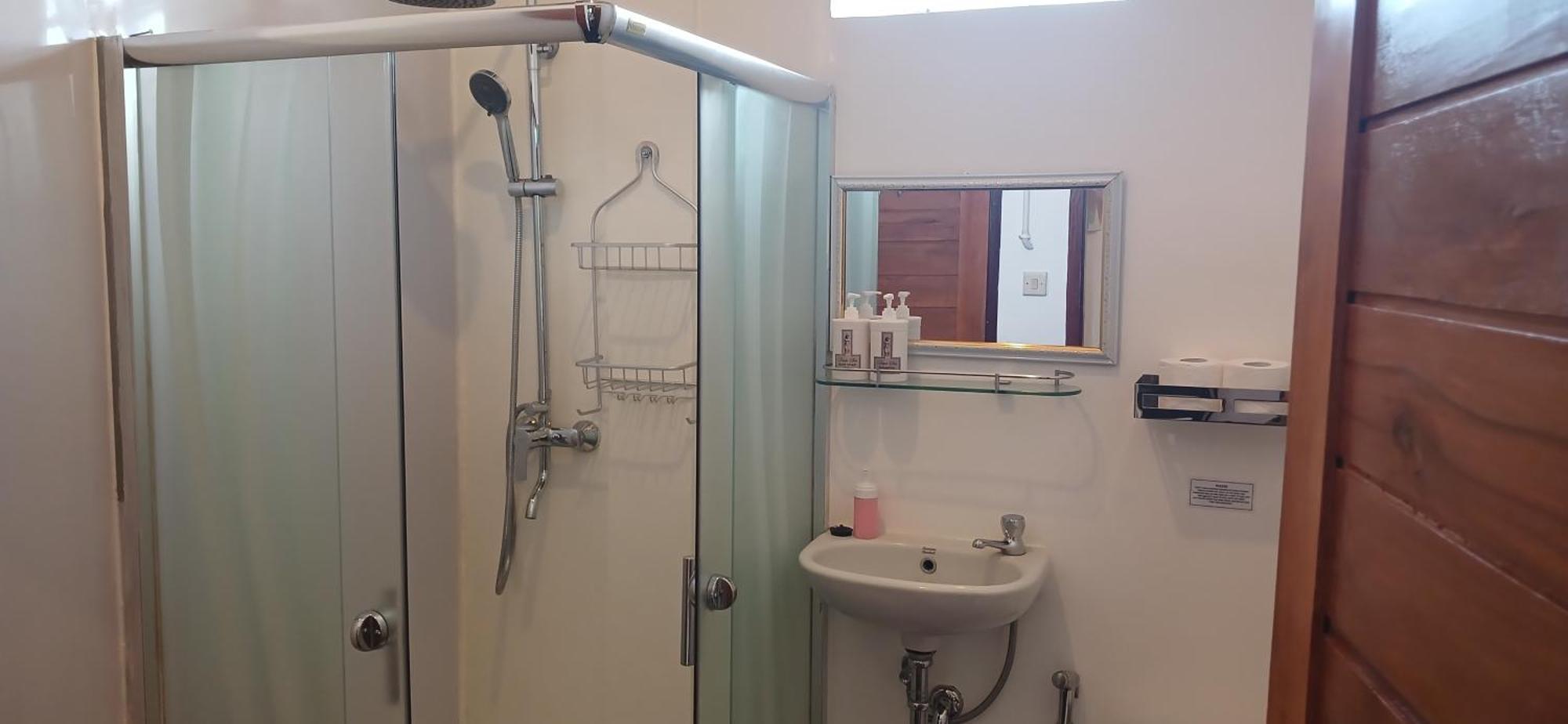 מטאראם Dewi Sri Guesthouse מראה חיצוני תמונה
