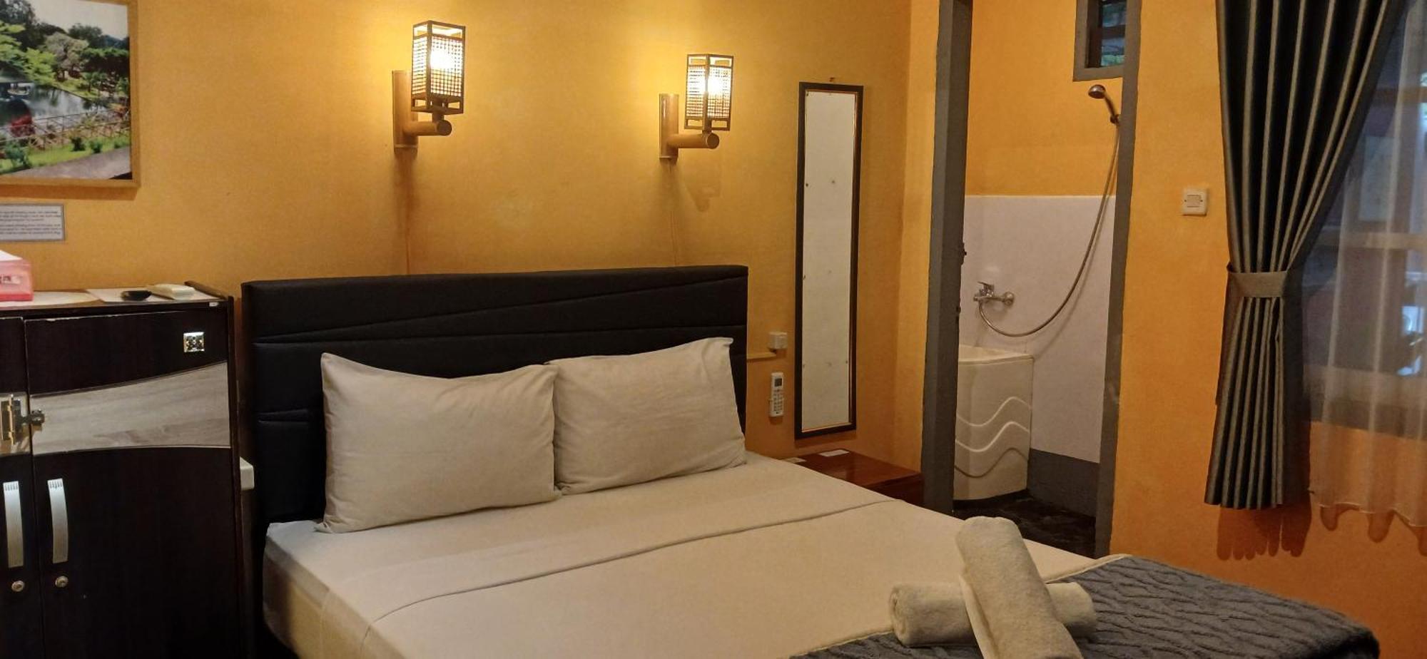 מטאראם Dewi Sri Guesthouse מראה חיצוני תמונה