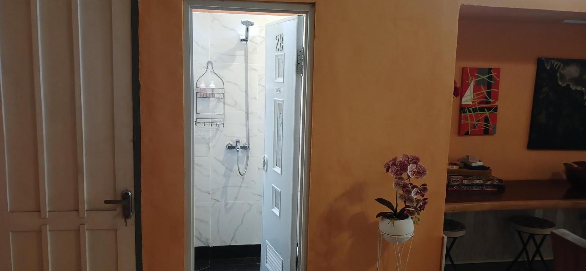 מטאראם Dewi Sri Guesthouse מראה חיצוני תמונה