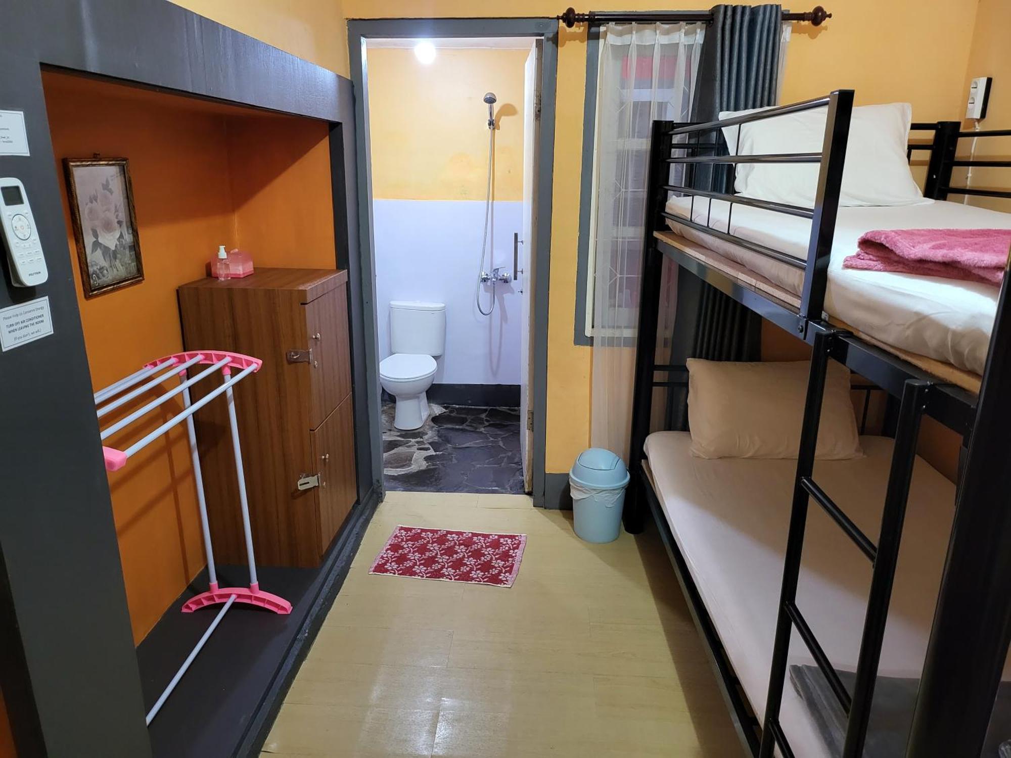 מטאראם Dewi Sri Guesthouse מראה חיצוני תמונה