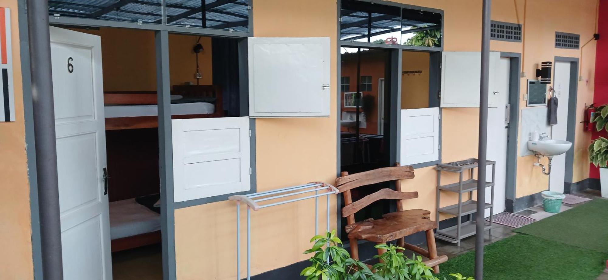 מטאראם Dewi Sri Guesthouse מראה חיצוני תמונה