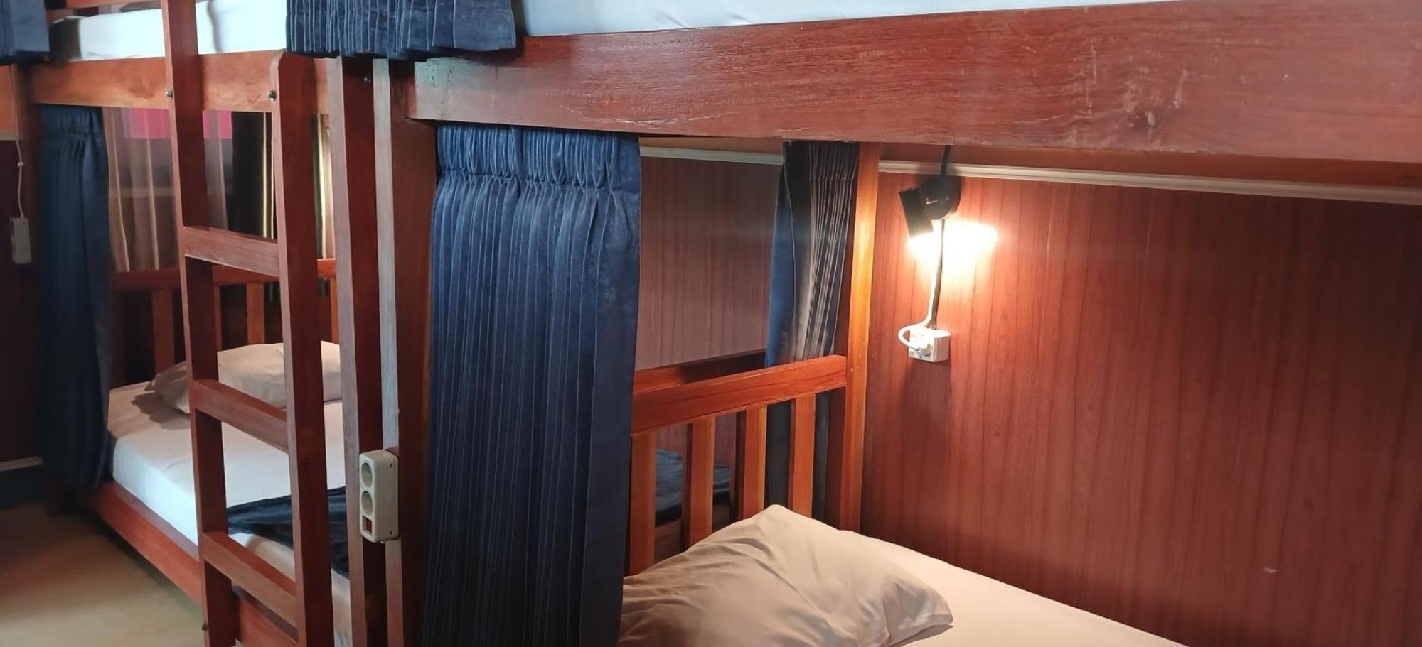 מטאראם Dewi Sri Guesthouse מראה חיצוני תמונה