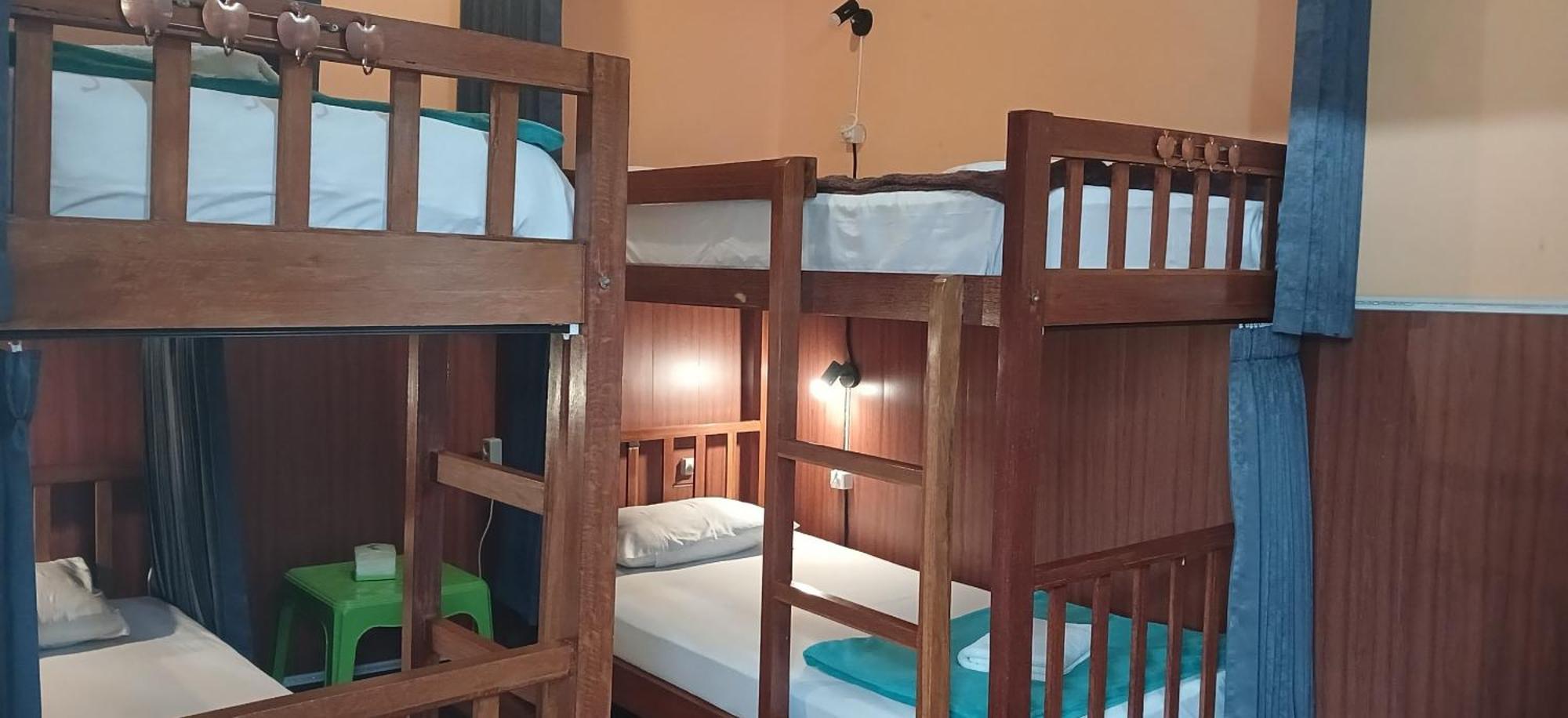 מטאראם Dewi Sri Guesthouse מראה חיצוני תמונה